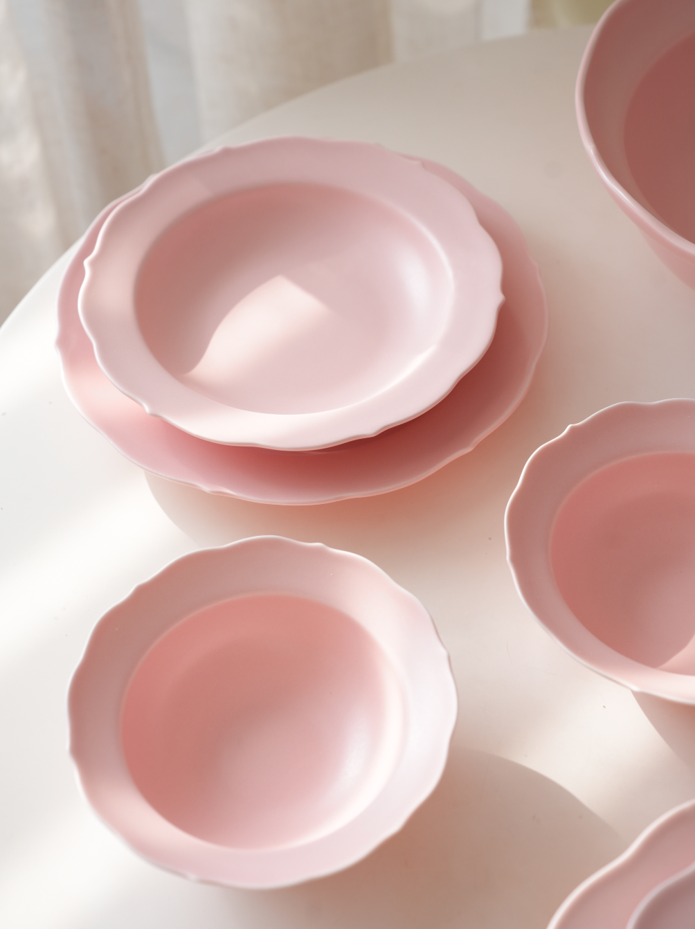 Song-Style Petal-Rim Matte Pink 22cm Dinner Plate