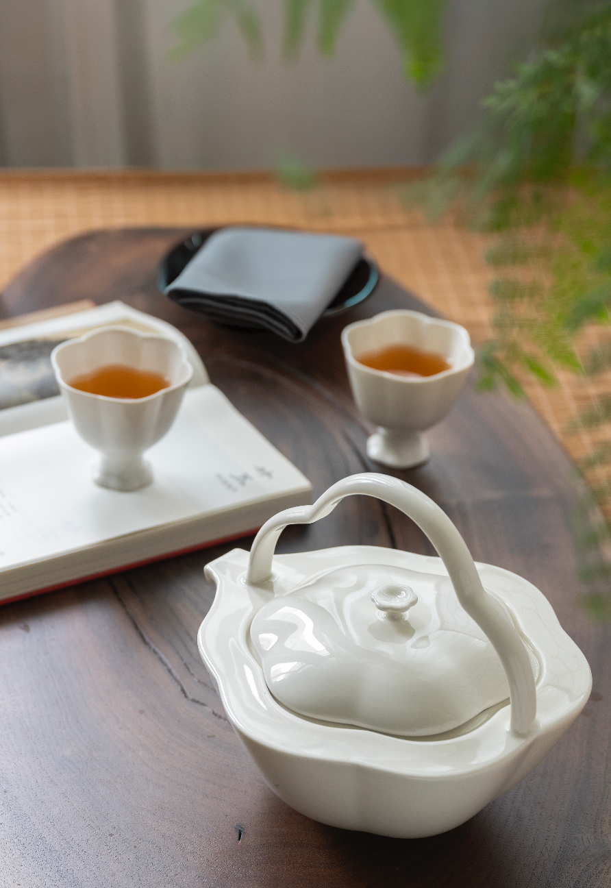 Tang-Style Begonia Sweet White Teapot & Two Cups Set