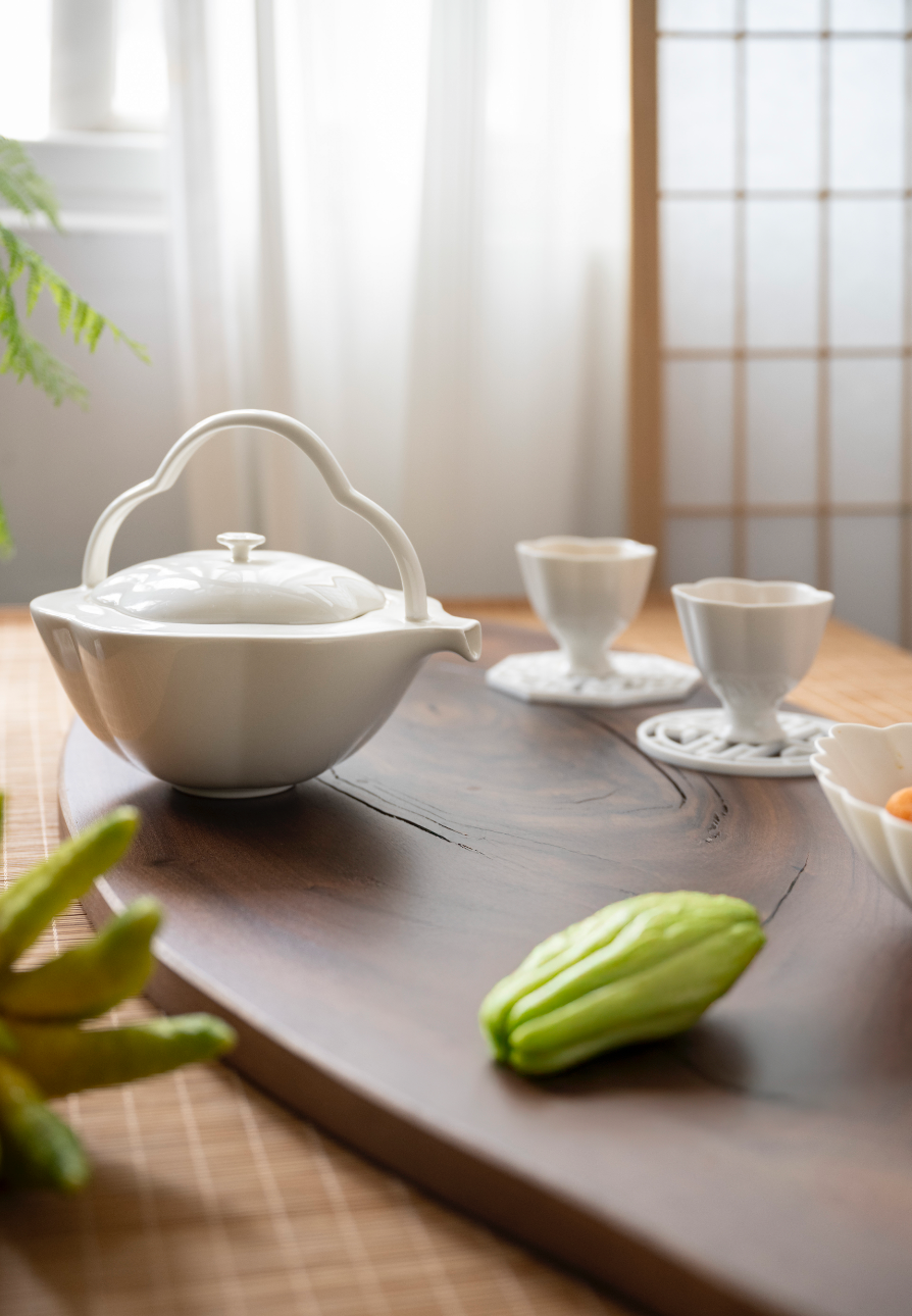 Tang-Style Begonia Sweet White Teapot & Two Cups Set