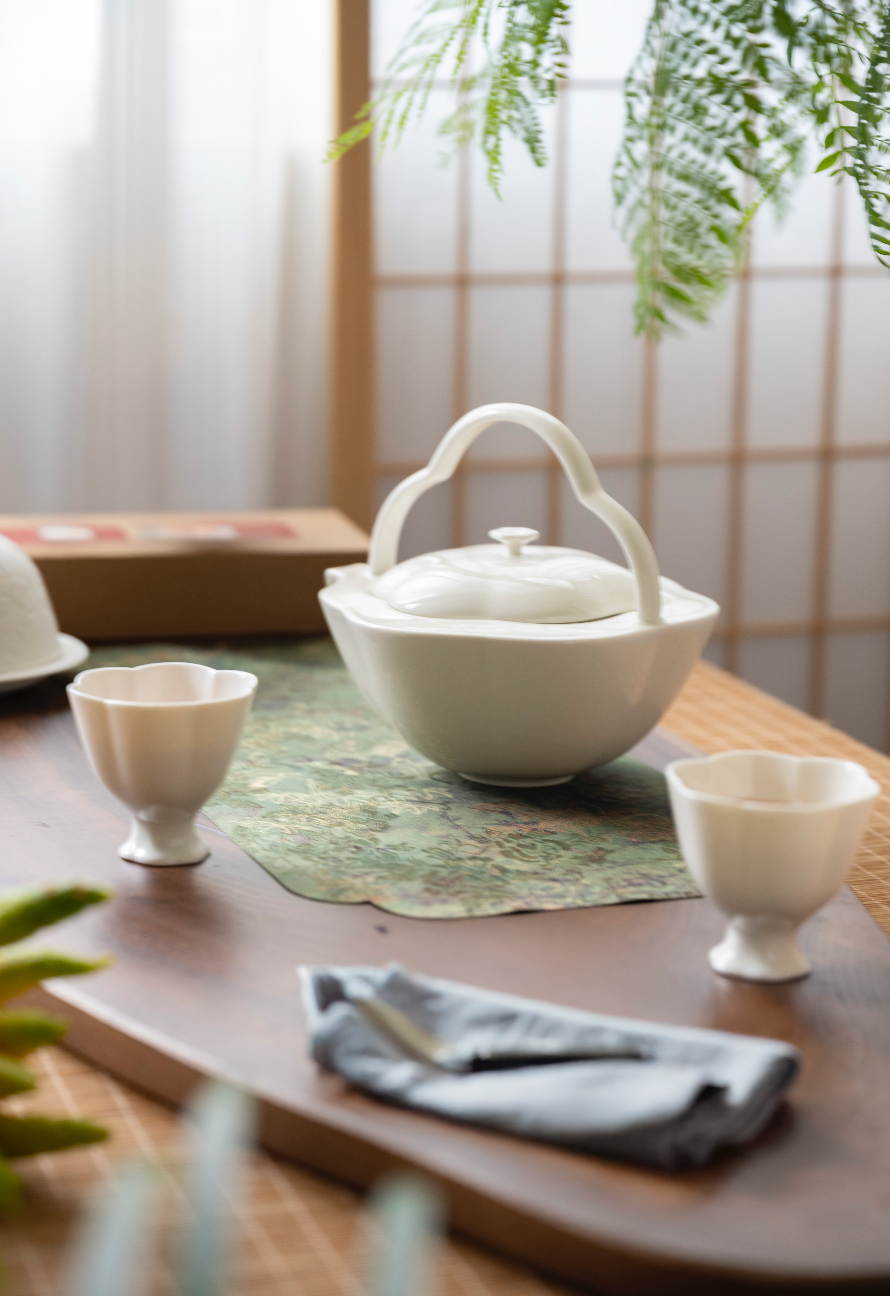 Tang-Style Begonia Sweet White Teapot & Two Cups Set