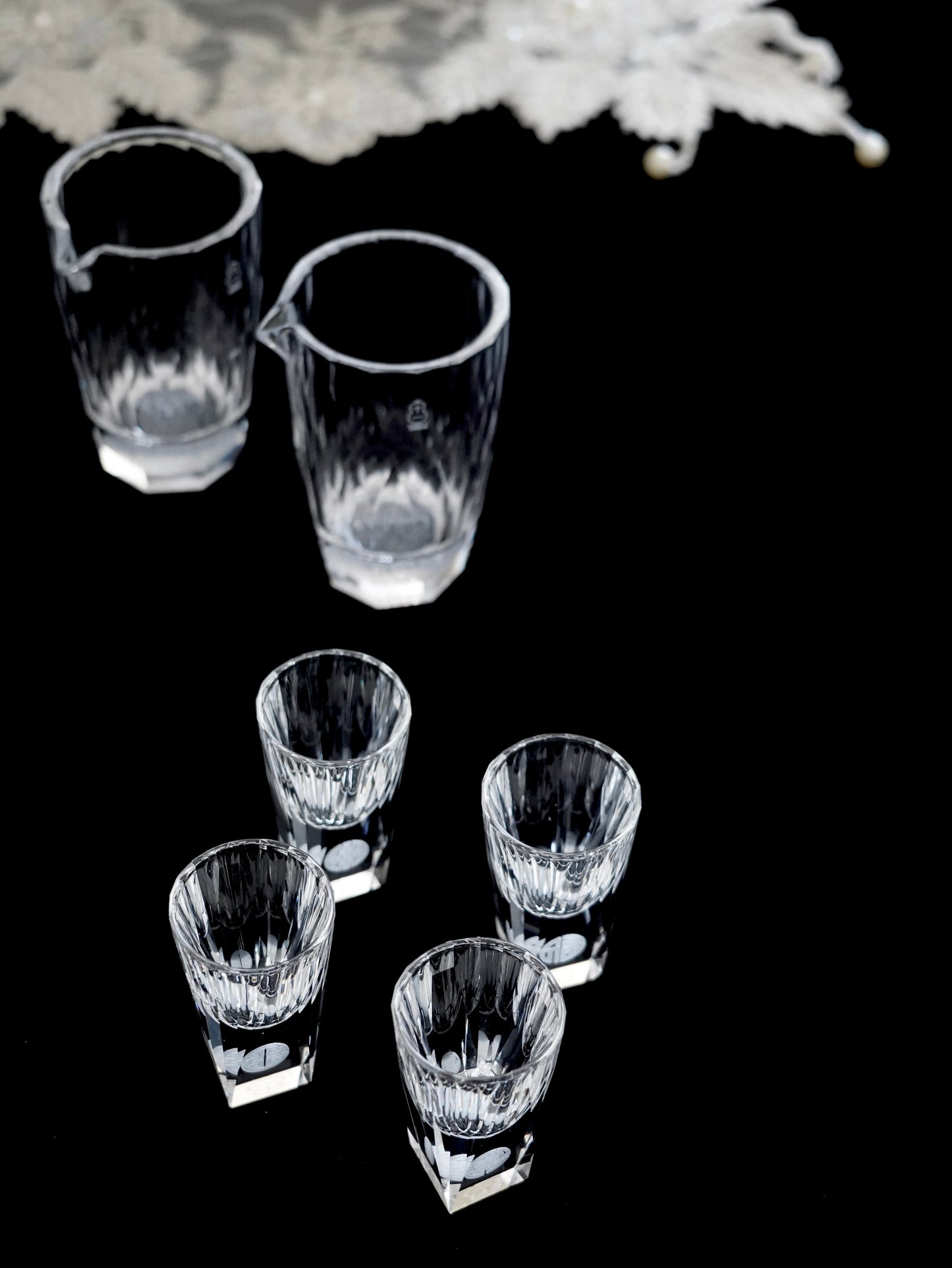 Five Fortunes Liquor Decanter Set (2 Pcs)