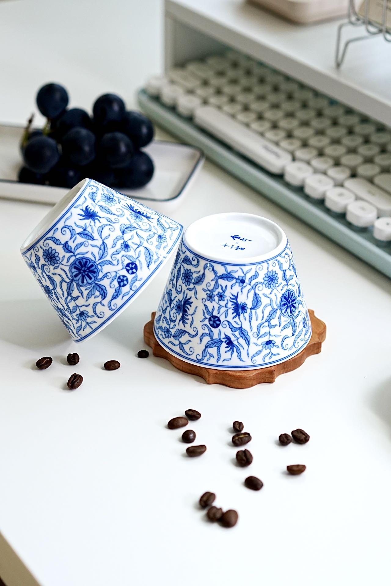 Interlocking Branch Pattern Horse Hoof Cup